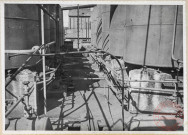 Parc à benzol. A remarquer le mauvais état des tuyauteries des réservoirs et des fondations des réservoirs.