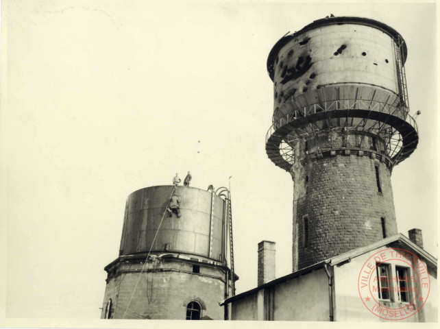 Guerre 1939-1945. Château d'eau rive droite de la Moselle