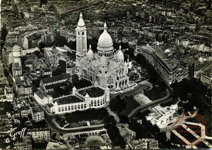 Paris - Vue aérienne - Basilique du Sacré Coeur de Montmartre - Place du Tertre à droite la Rue Lamarck -