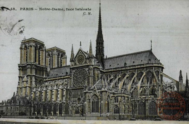 PARIS- Notre-Dame , face latérale