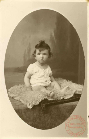 Portrait de Carmen Bretnacher en studio