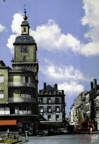 Thionville (Moselle) - La Place du Marché et le Beffroi (XVIe Siècle)