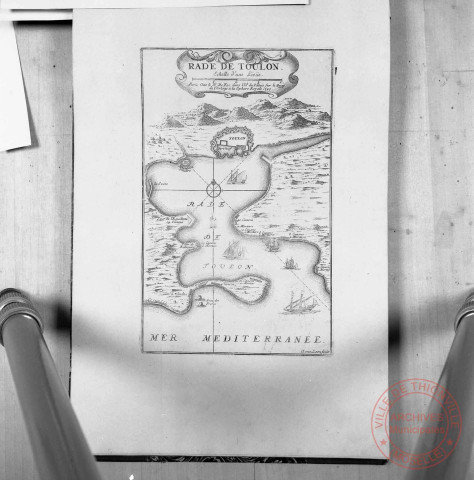 Carte de la ville et des fortifications de Toulon, extrait de "Introduction à la fortification" dédié à Monseigneur le Duc de Bourgogne par de Fer en 1705