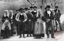 Cartes d'Autrefois (1890-1920) - Folklore et traditions - Cortège d'une noce bretonne - Abbaye de Langonnet