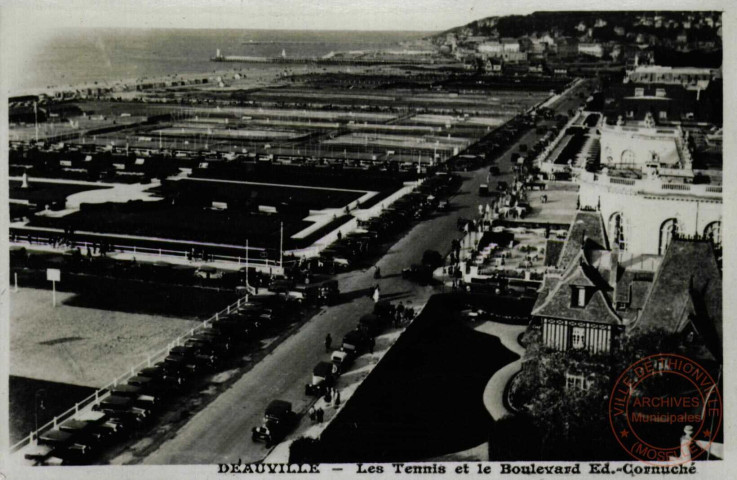 DEAUVILLE - Les Tennis et le Boulevard Ed. Cornuché