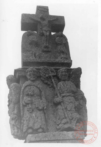 Bildstock situé à Kuntzig, près de l'ancienne gare (devant le 57 Grand Rue). Daté 1623, quatre personnages en relief sur l'édicule dont un sur chaque côté latéral et deux sur l'avant. Les personnages féminins latéraux sont difficilement identifiables. De face, Saint-Pierre et Saint Michel