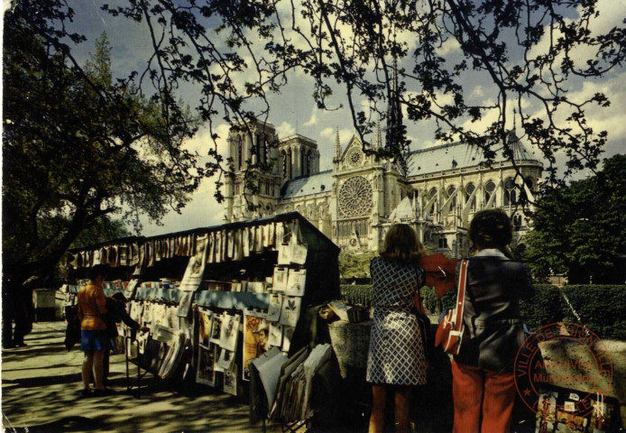 Paris France - La Cathédrale Notre-Dame - Les Bouquiniste