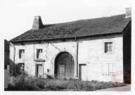 Maison située au numéro 7 à Roussy-le-Village. Lieu exact non déterminé