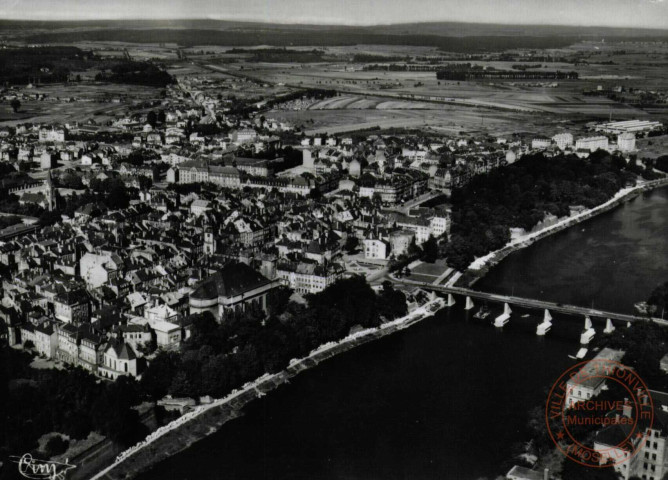 Thionville (Moselle) - Vue générale aérienne et la Moselle