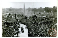Place de la Concorde: la foule attend le général de GAULLE