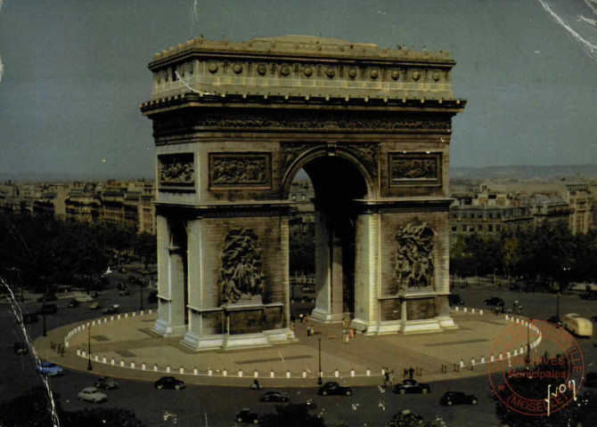 Paris- Place de l'Etoile et Arc de Triomphe.