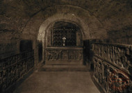 BASILIQUE DE SAINT-MAXIMIN- La Crypte et les sarcophages gallo-romains ( IV siècle).