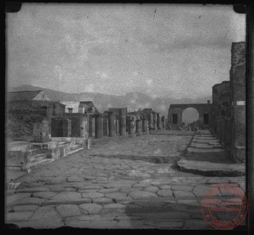 Pompéi en novembre 1902 - Arc de Triomphe