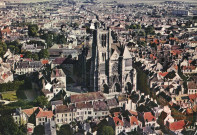 Meaux (Seine-et-Marne) - La façade de la Cathédrale Saint-Etienne (XIIe et XIIIe s.) et le Palais épiscopal (XIIe et XVIe s.) actuellement Musée Bossuet