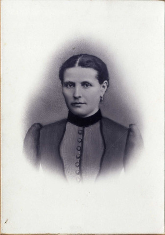 [Portrait de Élisabeth Ledure épouse de Nicolas Pals dans les années 1870]