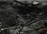 Abries (Hautes-Alpes) - Alt. 1547 m. : Vue aérienne du village et la Vallée