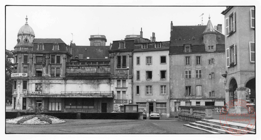 Thionville - Ancien Hôtel Saint-Hubert, aujourd'hui hôtel Mercure à l'angle de la rue Georges Ditsch et du Quai Nicolas Crauser