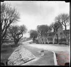 Avignon en novembre 1902 - Les remparts historiques et le pont en fond