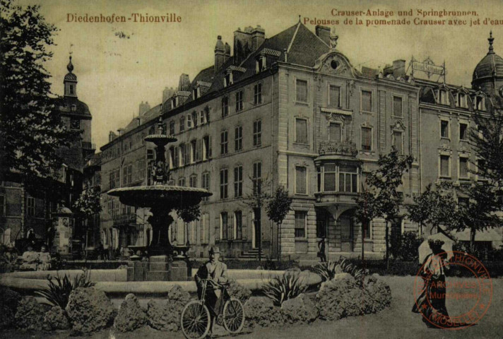 Diedenhofen - Crauser-Anlage und Springbrunnen. / Thionville - Pelouses de la promenade Crauser avec jet d'eau.