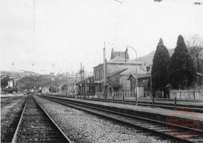 [La gare de Sierck-les-Bains vue des voies]