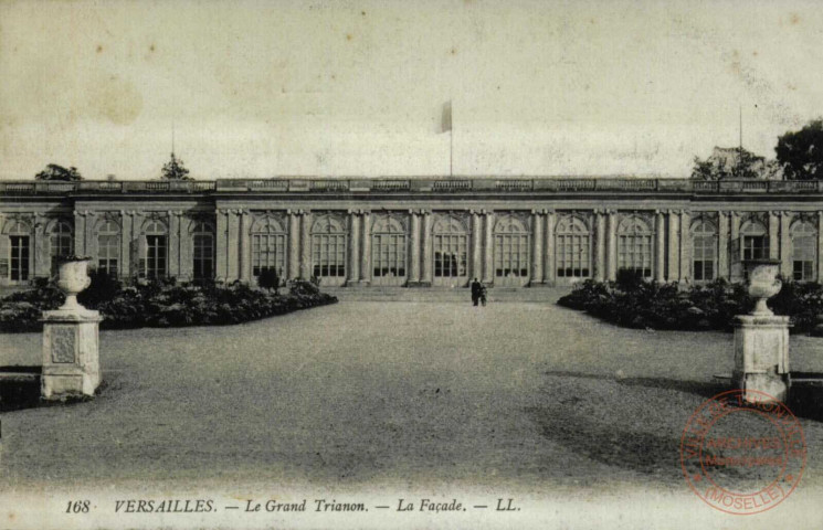 Versailles.- Le Grand Trianon - La Façade
