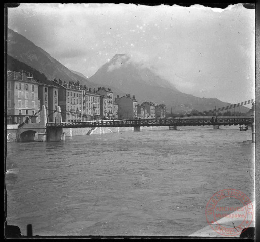 Grenoble en juin 1903 - La passerelle Saint-Laurent depuis le quai Stéphane Jay