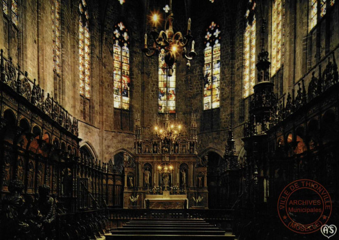 ST BERTAND DE COMMINGES (Haute-Garonne) - Intérieur de la Cathédrale XIIe et XIIIe s. / Le Maître Autel,Les Vitraux et les Boiseries