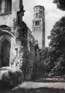 Jumièges (Seine-Inférieure) - Ruines de l'Abbaye - Tour Sud de l'Eglise Notre-Dame (XIe s.) vue de l'Est