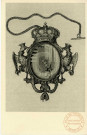 Insigne de Héraut d'armes de Lorraine et Barrois, attribué à Claude Charles (XVIIIe siècle). - Nancy, Musée historique lorrain, au palais ducal. Série IV : objet d'art. - Vers 1903-1940. - Noir et blanc. -