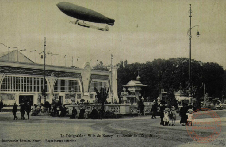 Le Dirigeable 'Ville de Nancy' au dessus de l'Exposition