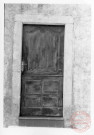 Porte d'une maison non identifiée située sur le banc communal de Basse-Rentgen