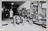 Locomotive 3 T 20 CV à dérouleuse de câble. Essieux et transmission cassés. Hors d'usage.