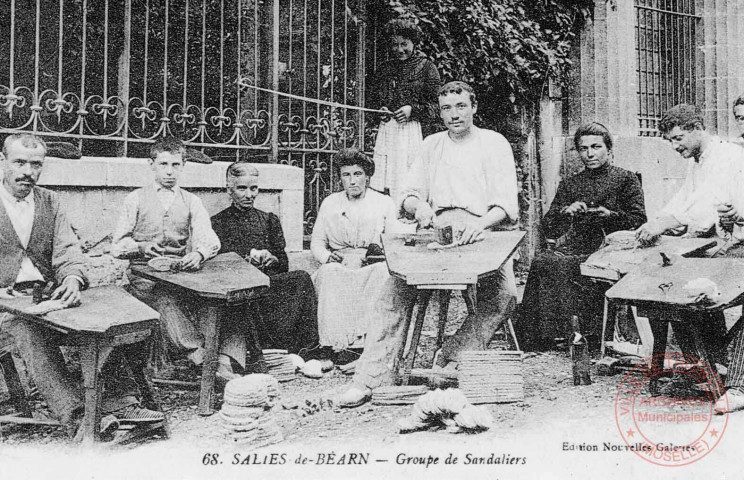 Cartes d'Autrefois (1890-1920) - Artisanat et petits métiers - Salies-de-Béarn - Groupe de Sandaliers