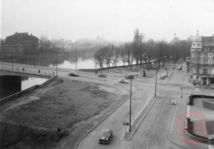 [Vues du pont des Alliés de jour et de nuit]