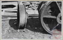 Pont roulant. Exemple d'usure extrême des jantes de galets de translation.