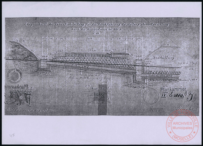 LÄNGENSCHNITT DER CEMENTROHRLEITUNG FÜR DIE DURCHFÜHRUNG DER SEITENGRABENENTWÄSSERUNG DURCH DIE KRIEGSSTRASSE BEI 2,20 M.