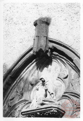Tympan de l'église paroissiale de Rustroff, place de l'Eglise