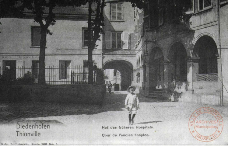 Diedenhofen = Thionville : Hof des früheren Hospitals = Cour de l'ancien hospice