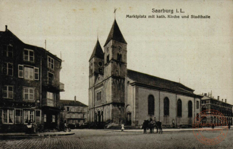 Saarburg i. L. Marktplatz mit kath. Kirche une Stadthalle