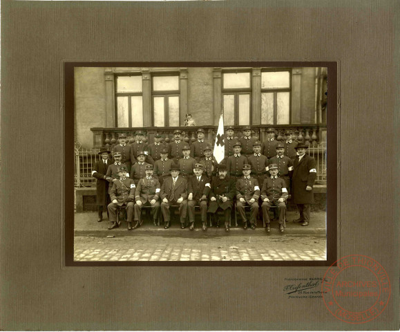 [Photographie d'une section de la Croix Rouge dans les années 1930]