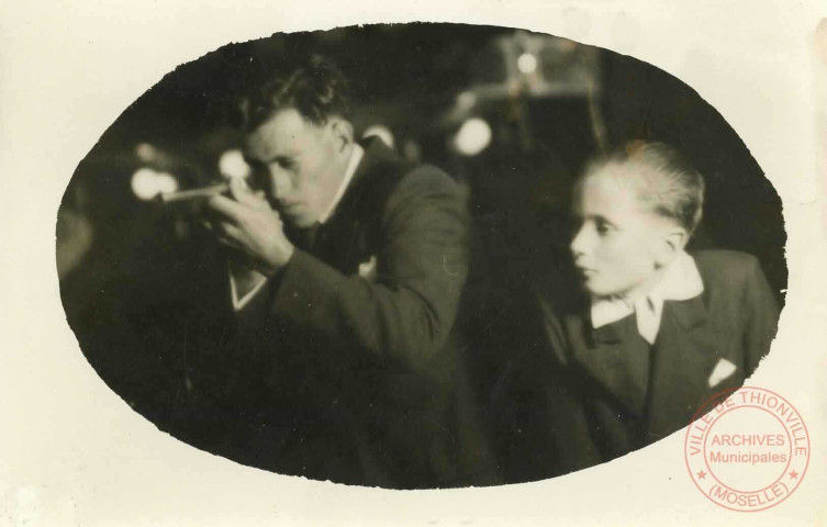 Portrait d'un homme et un garçon en costume