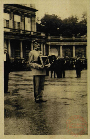 Funérailles du Maréchal Lyautey à Nancy le 02 août 1934 - Le Corps sortant de la Cathédrale est hissé sur l'affût de canon