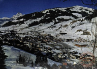 MEGEVE (74 Haute-Savoie) Alt.1100m. Vue d'Ensemble de la Station et le Mont-Joly ( 2225m).