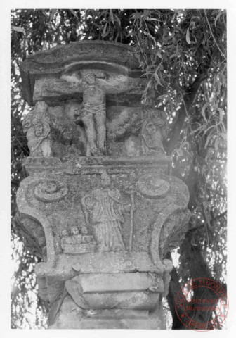 Calvaire dédié à Saint-Nicolas, situé 2 rue de la Scierie à Husange (commune de Cattenom)