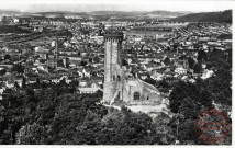 Forbach et Stiring-Wendel. Métropole du charbon. Au premier plan la tour du Schlossberg.