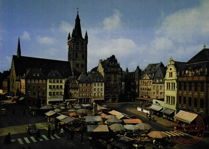 Trier,Grande place du marché et l'église Saint-Gangolph.