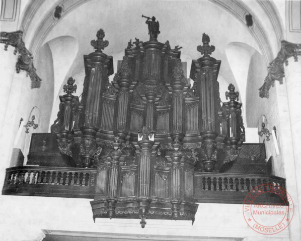 [Orgue de l'église Saint-Maximin avant rénovation]