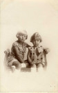 [Photographie de jeunes filles de la famille Martha d'Arlon]