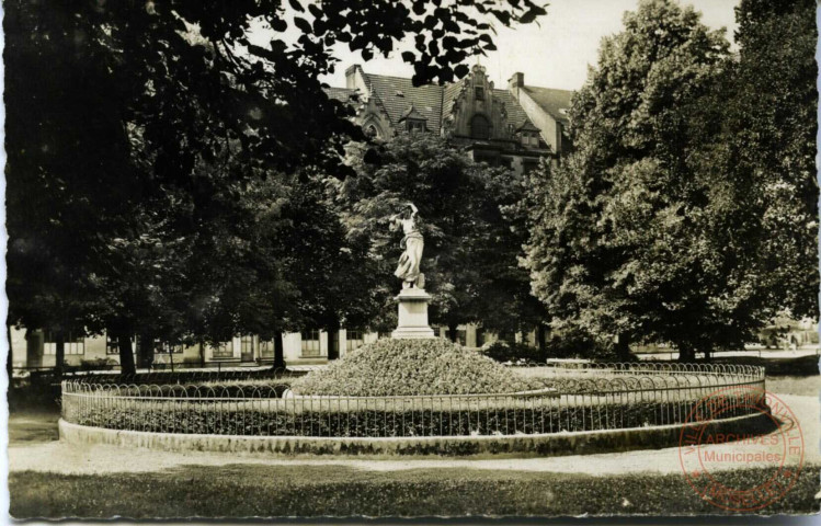 Thionville (Moselle) - Place de la République - La Nymphe