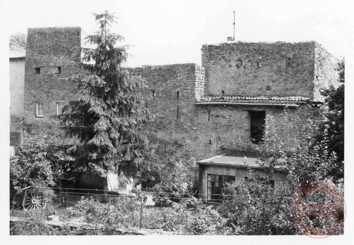 Vue d'ensemble depuis la chapelle Notre-Dame de Rodemack vers les remparts Ouest